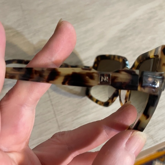 Nina Ricci sunglasses. - Picture 3 of 4
